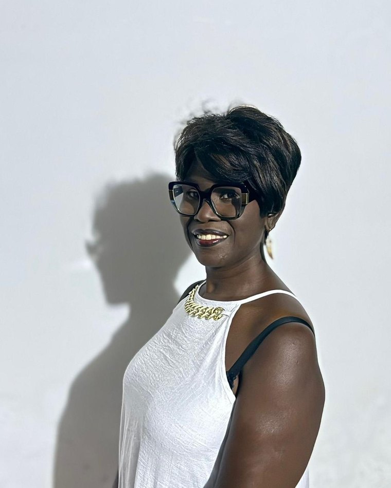 Ruth Aurélien, accompagnante diplômée d'État (DEAES), An Koud Main